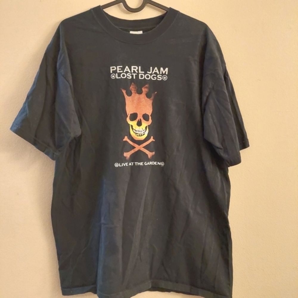 Pearl Jam Lost Dogs live at the garden burning skull concert t shirt. Size L